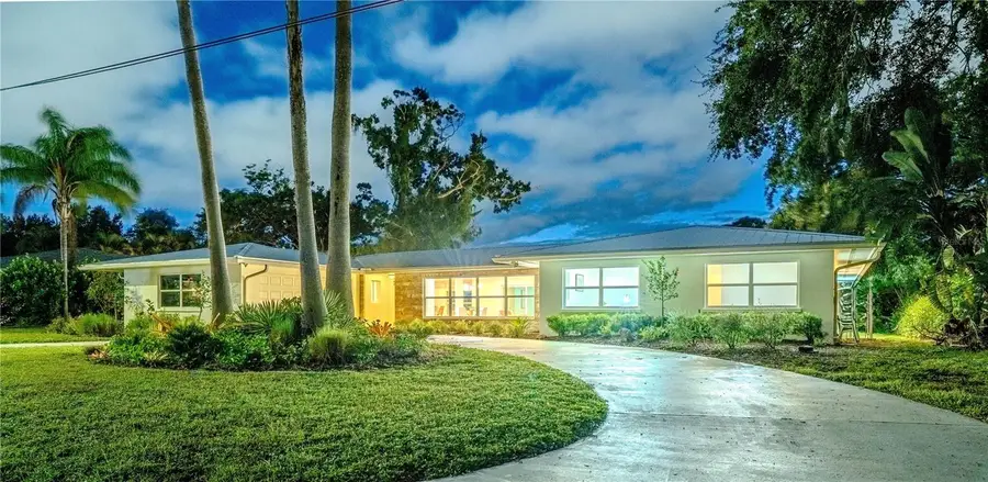2516 Tanglewood Drive, Sarasota, FL 34239 - Image #2