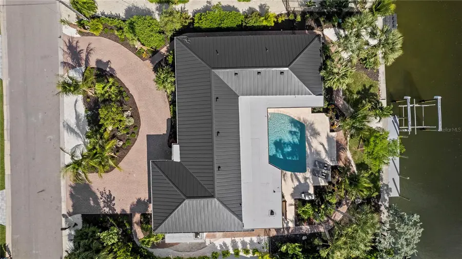 624 Dundee Lane, Holmes Beach, FL 34217 - Image #3