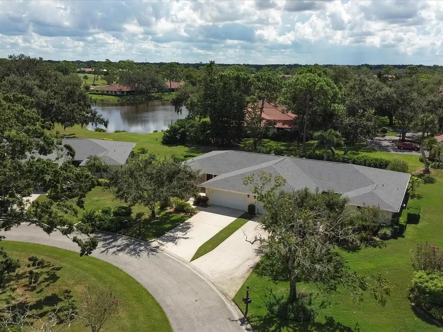 7157 Fairway Bend Circle, Sarasota, FL 34243 - Image #2