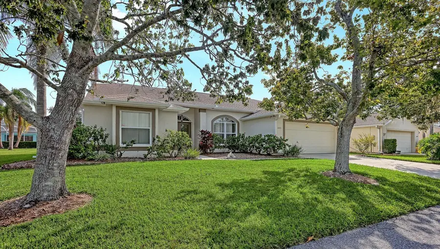 6005 Cedarwood Lane, Bradenton, FL 34203 - Image #2