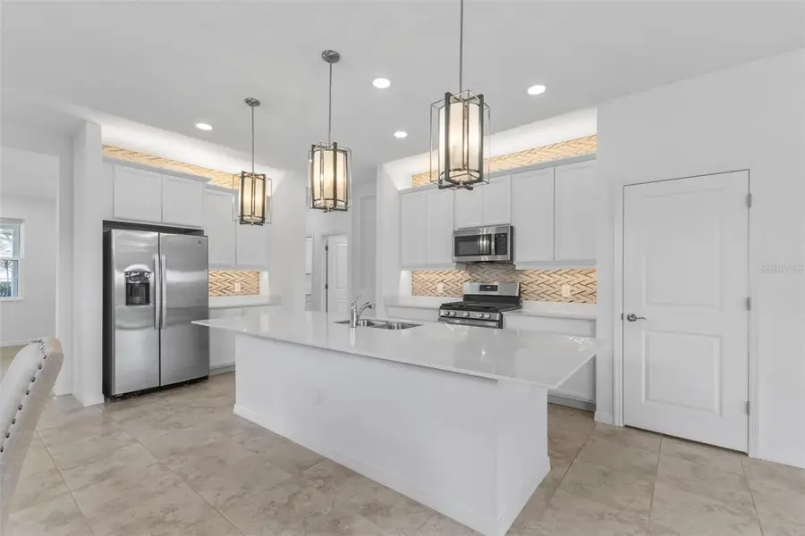 8121 Sternway Road, Sarasota, FL 34240 - Image #2