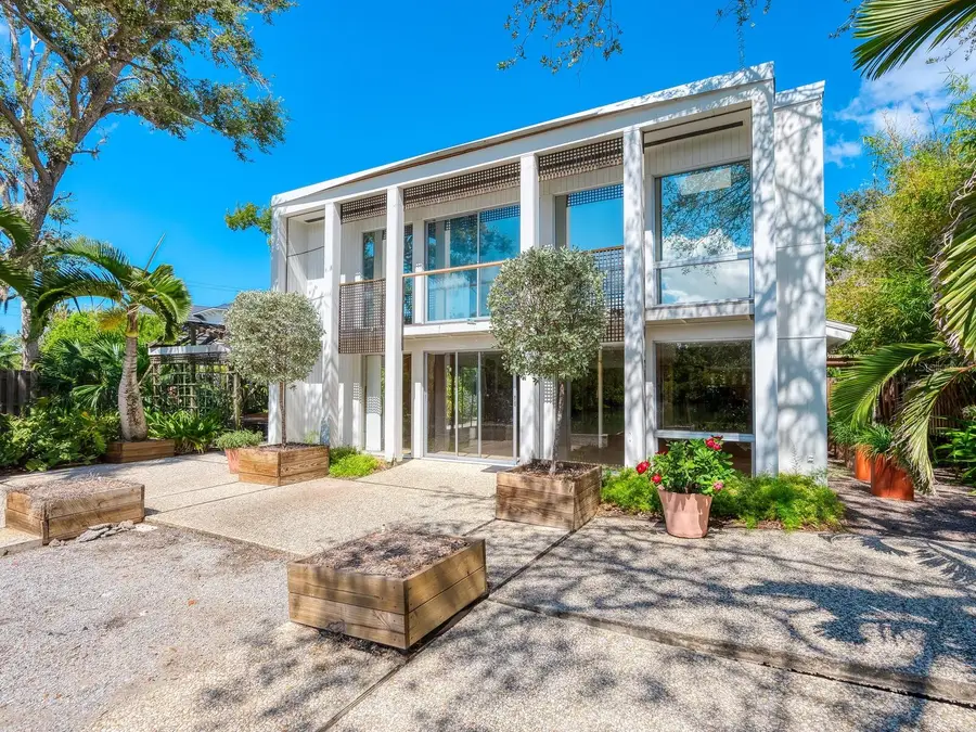 3721 Flamingo Avenue, Sarasota, FL 34242 - Image #2