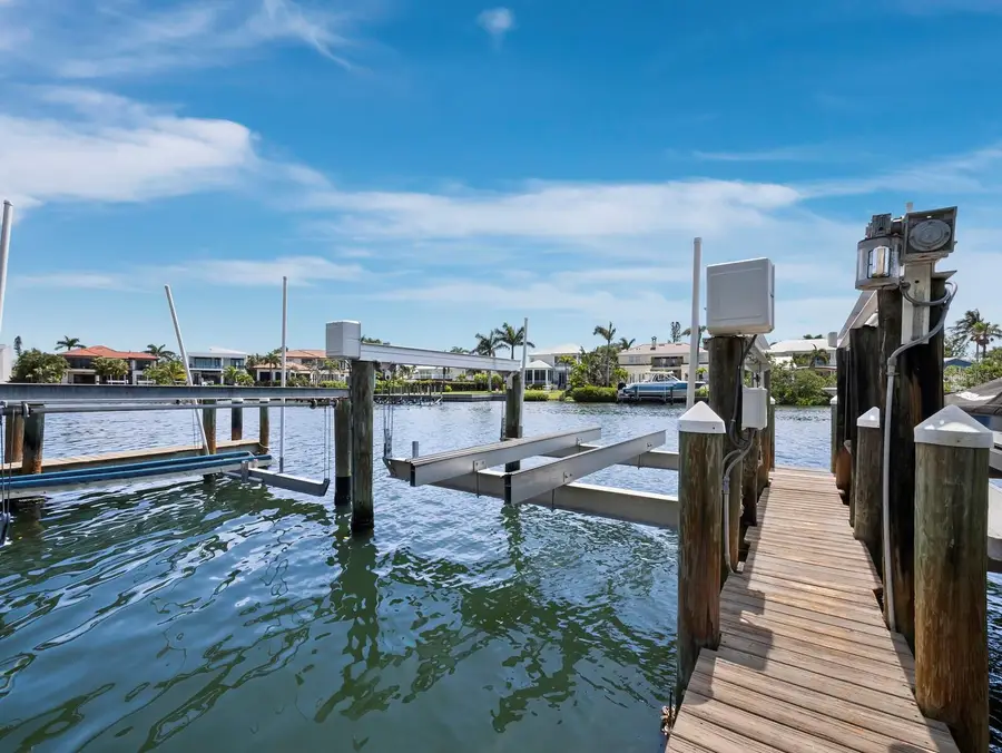 3959 Somerset Drive, Sarasota, FL 34242 - Image #2