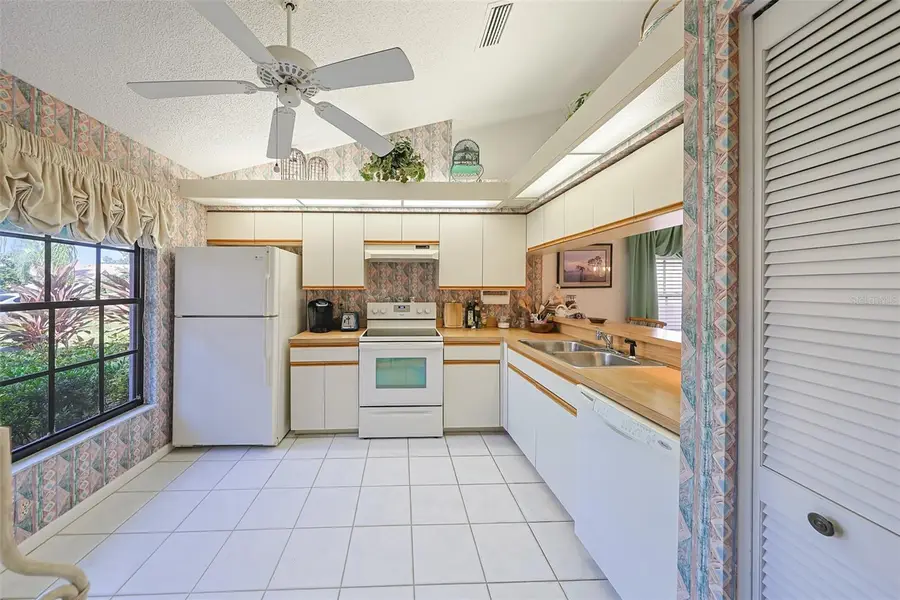 5941 Clubside Drive #5941, Sarasota, FL 34243 - Image #2