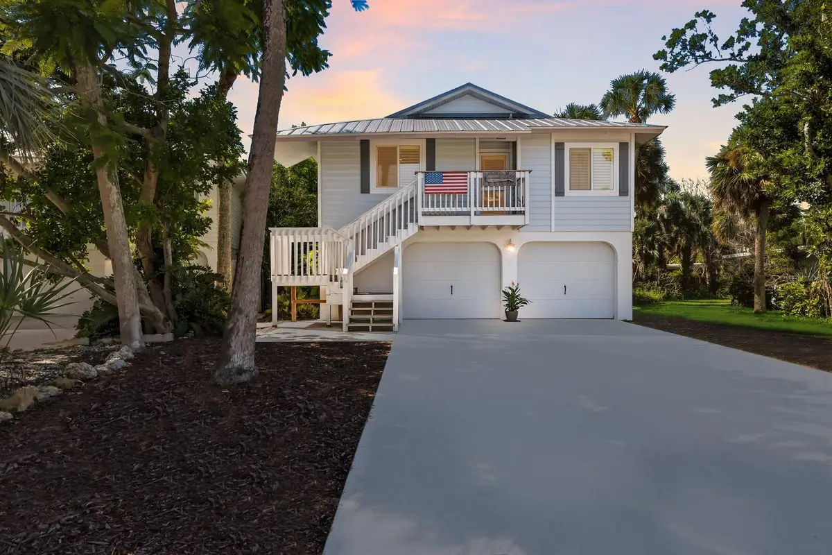221 Island Circle, Sarasota, FL 34242 - Image #1