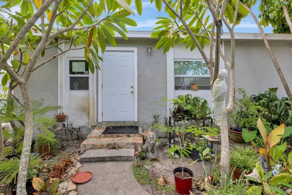 3278 56th Avenue N, ST PETERSBURG, FL 33714