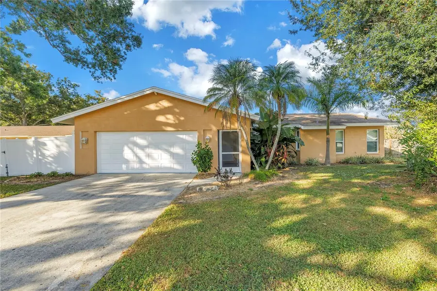 813 Cypress Wood Lane, Sarasota, FL 34243 - Image #3