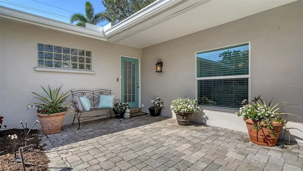 3530 Flores Avenue, Sarasota, FL 34239 - Image #1