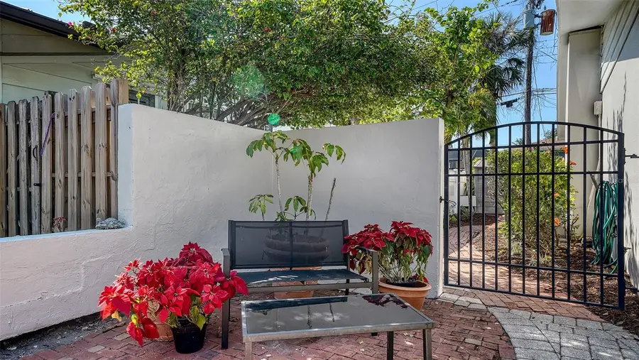 3530 Flores Avenue, Sarasota, FL 34239 - Image #2