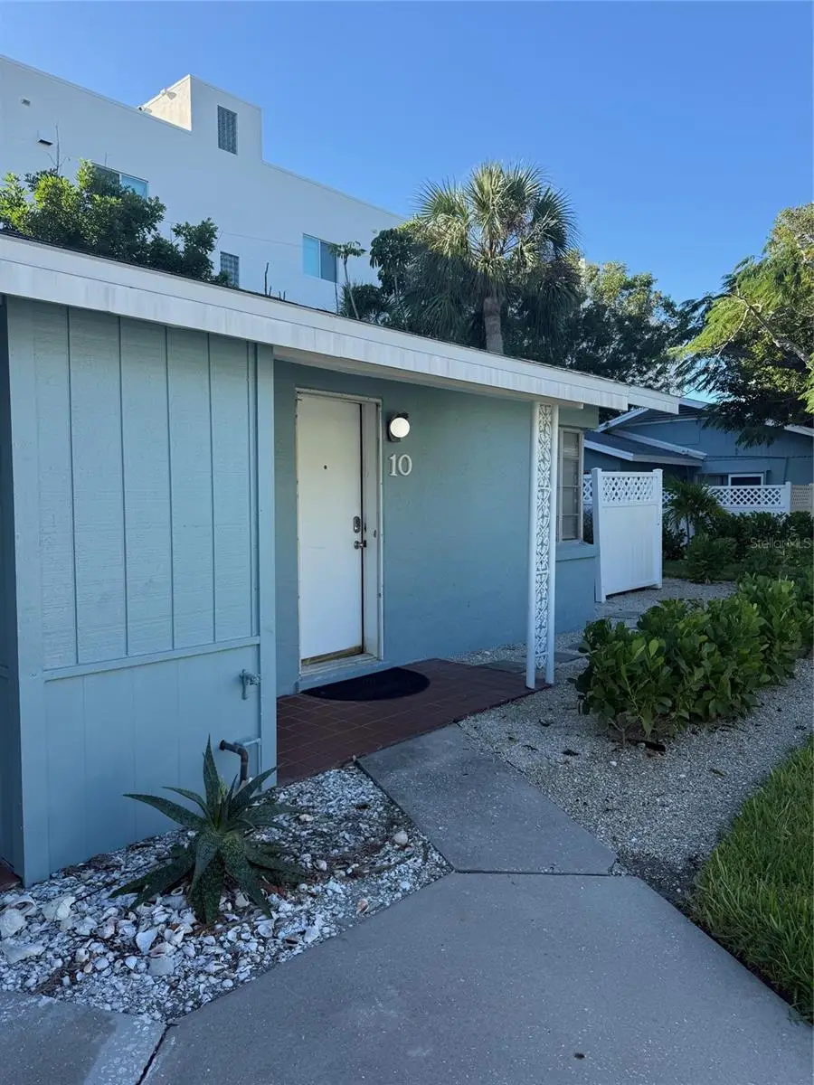 170 Roosevelt Drive #6, Sarasota, FL 34236 - Image #1