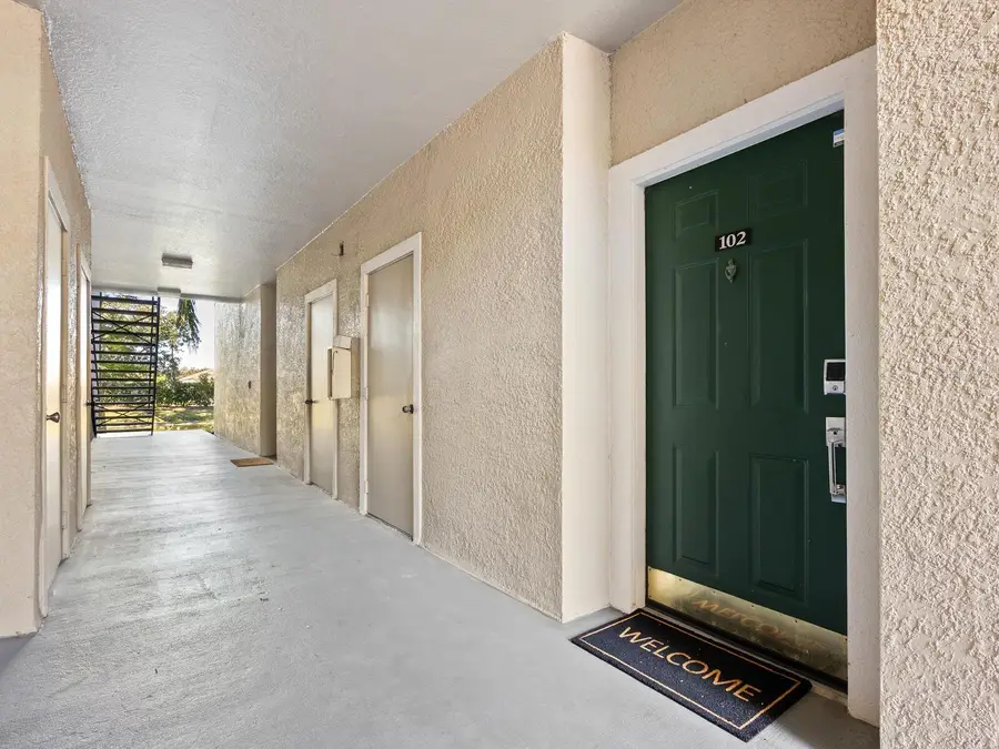 5168 Northridge Road #102, Sarasota, FL 34238 - Image #2
