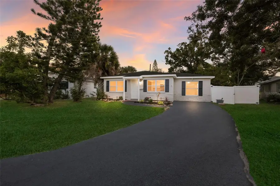 1910 New Hampshire Avenue Ne, Saint Petersburg, FL 33703 - Image #2