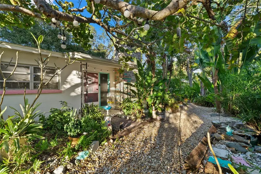 2207 Hickory Avenue, Sarasota, FL 34234 - Image #2