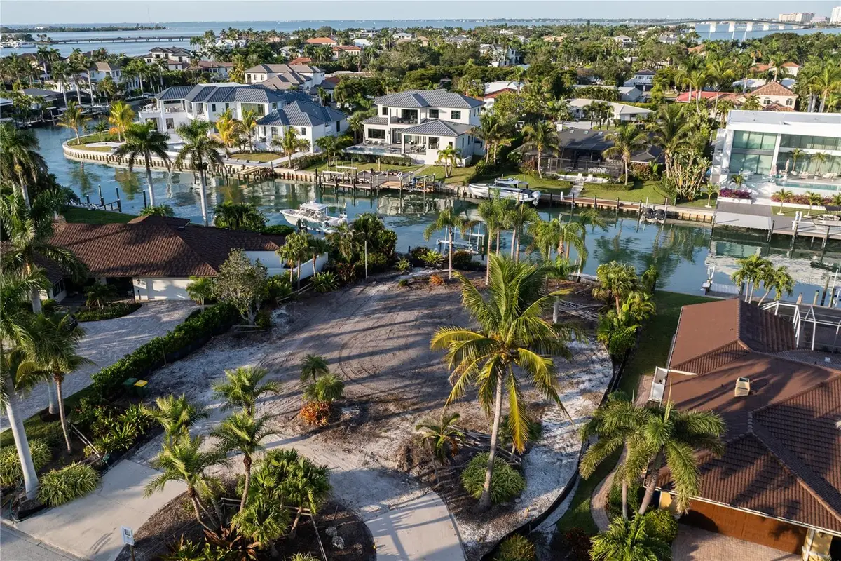 526 N Spoonbill Drive, Sarasota, FL 34236 - Image #1