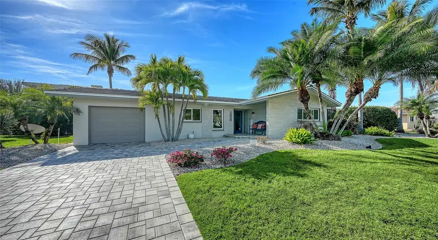 1050 Bogey Lane, Longboat Key, FL 34228 - Image #2