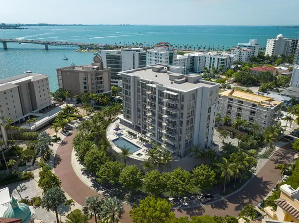 325 Golden Gate Point #1003, SARASOTA, FL 34236