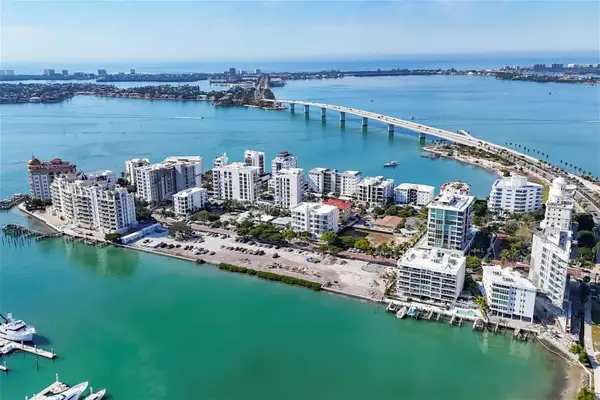 226 Golden Gate Point #32, SARASOTA, FL 34236