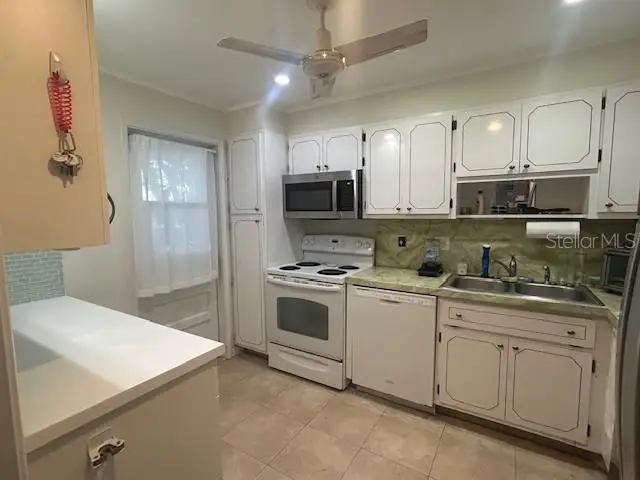 7461 W Country Club Drive N #201, Sarasota, FL 34243 - Image #2