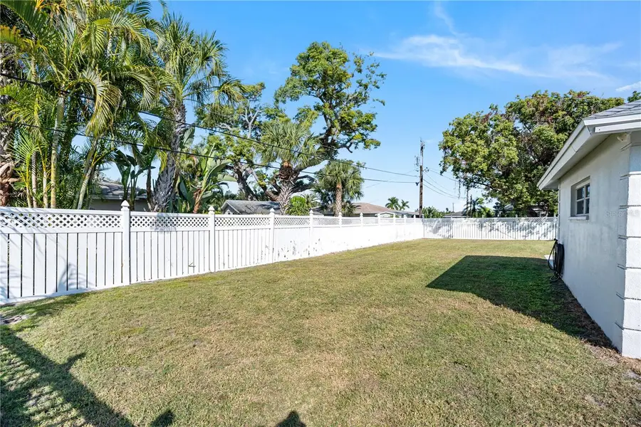 319 Mendez Drive, Sarasota, FL 34243 - Image #3