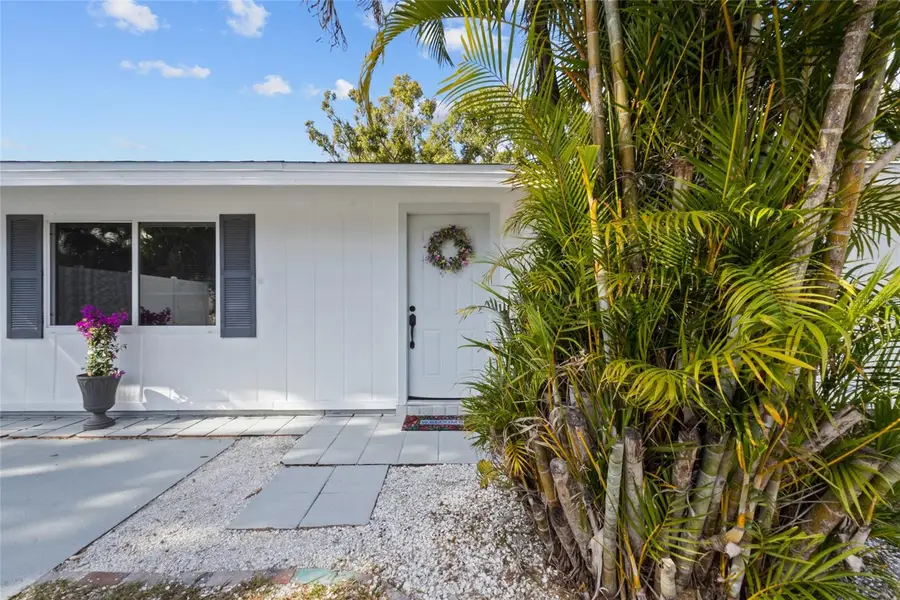 4848 Camphor Avenue, Sarasota, FL 34231 - Image #2