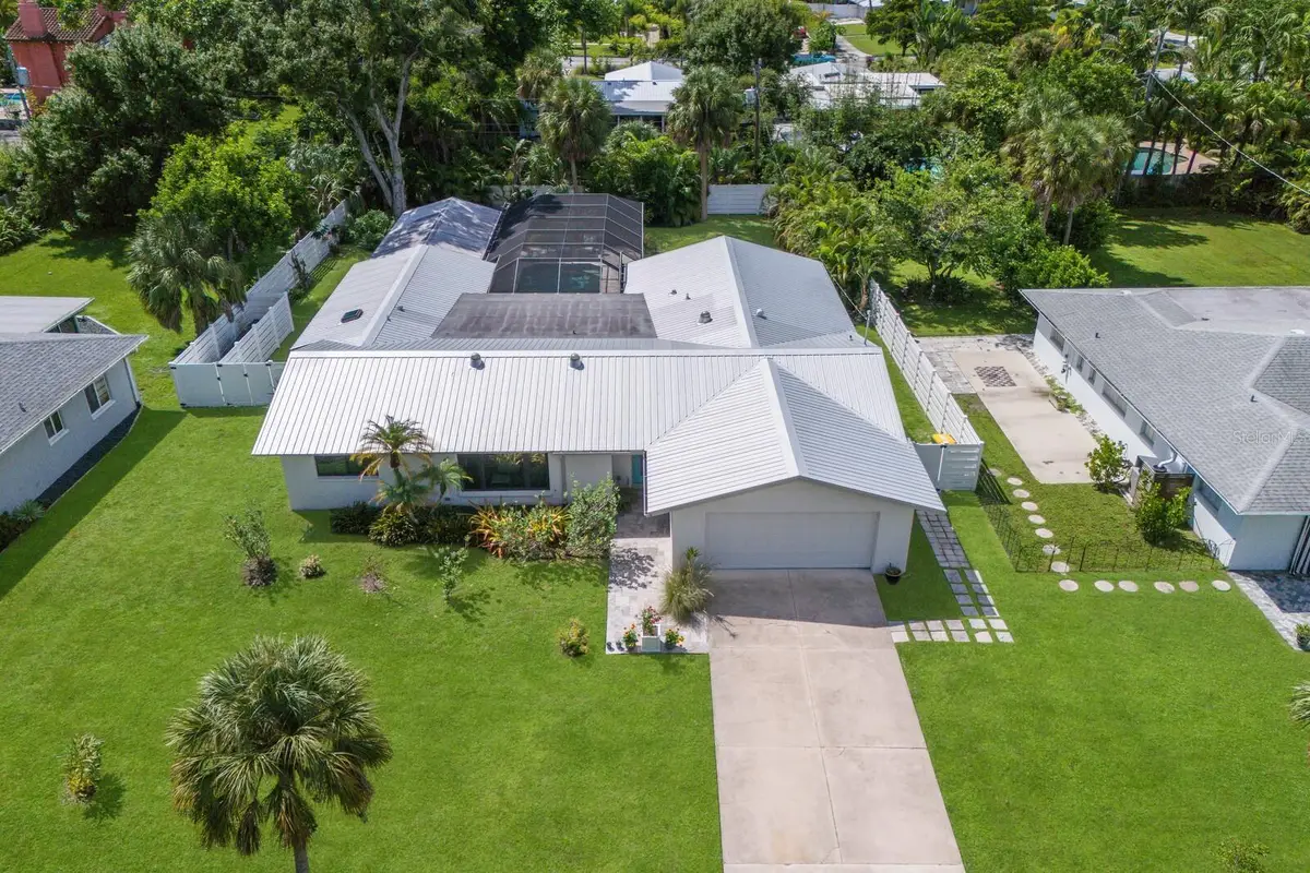 426 N Shore Drive, Sarasota, FL 34234 - Image #1