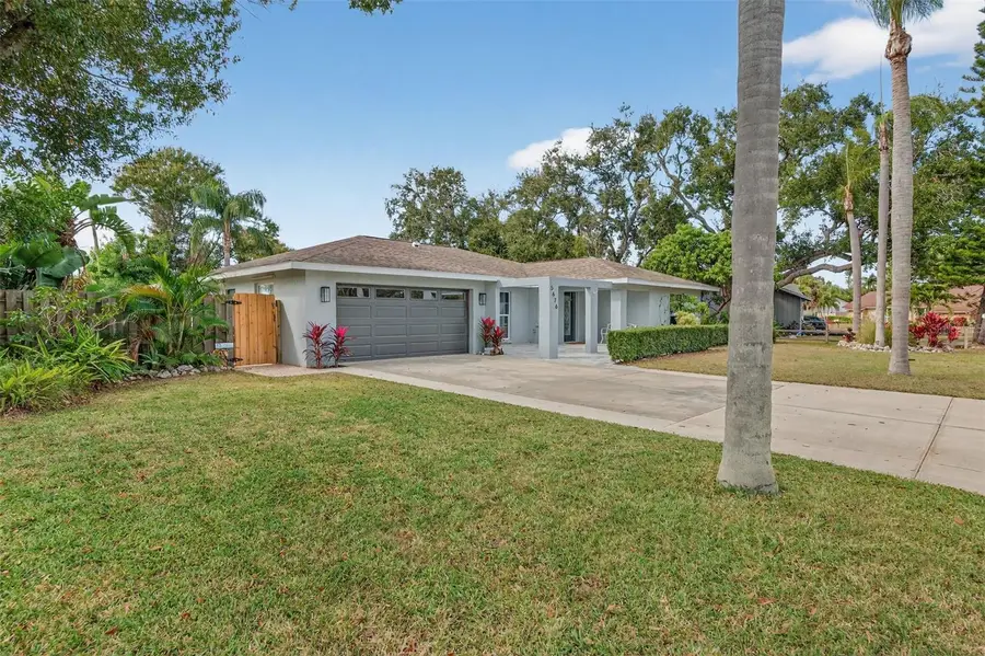 5676 Beneva Woods Circle, Sarasota, FL 34233 - Image #2