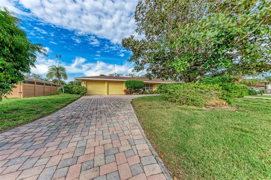3310 Mineola Drive, Sarasota, FL 34239 - Image #2