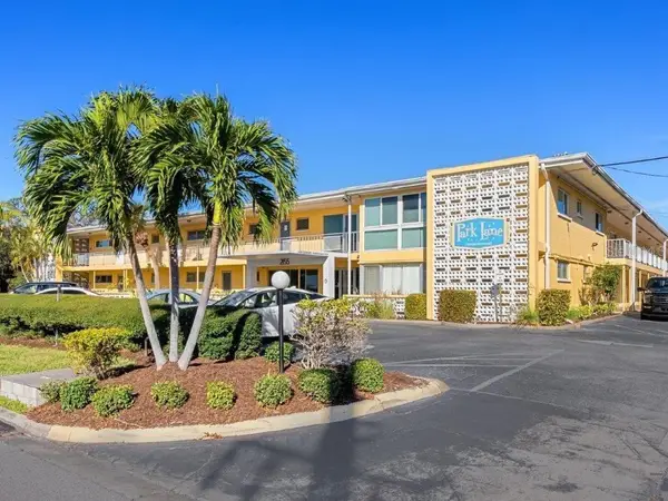 2155 Wood Street #B17, SARASOTA, FL 34237