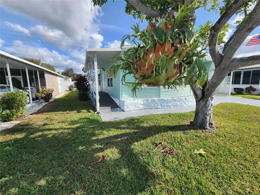 808 53rd Avenue E #18, Bradenton, FL 34203 - Image #2