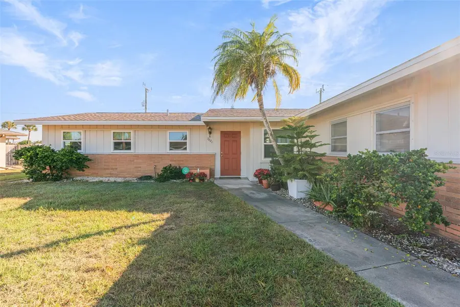 3621 S Lockwood Ridge Road, Sarasota, FL 34239 - Image #2