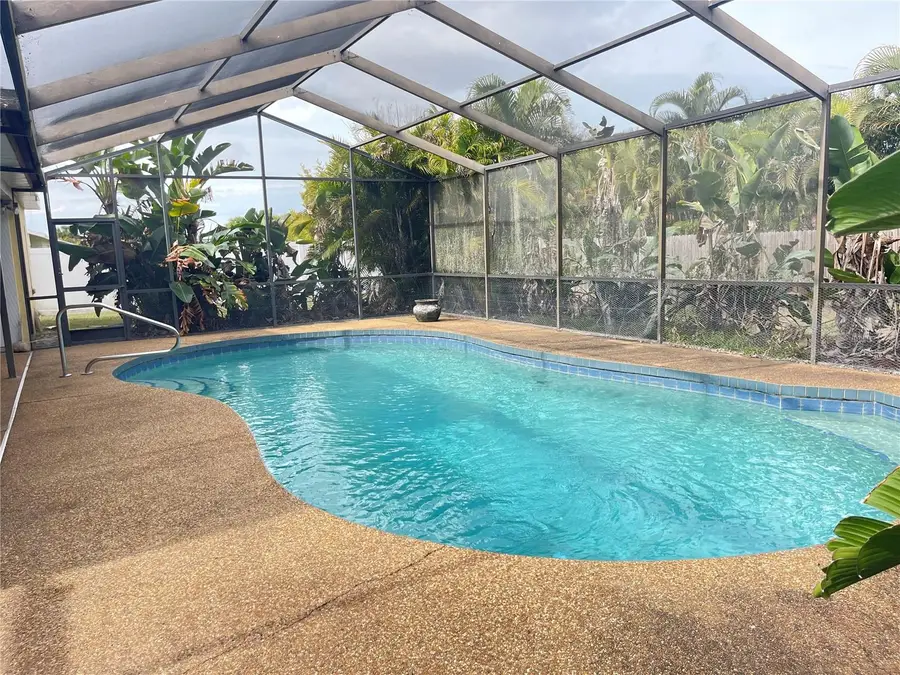 1115 Southern Pine Lane, Sarasota, FL 34243 - Image #2