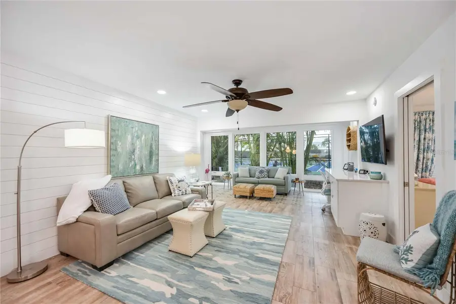 1166 W Peppertree Drive #112D, Sarasota, FL 34242 - Image #3