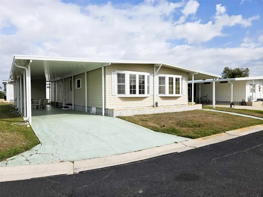 3209 Oakwood Boulevard S, Sarasota, FL 34237 - Image #3