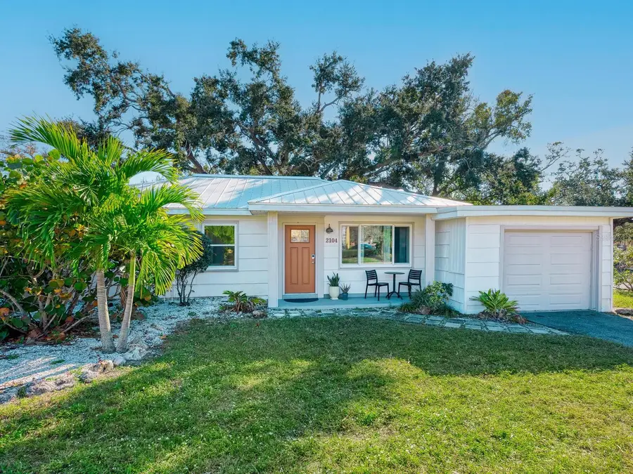 2104 Wood Street, Sarasota, FL 34237 - Image #2