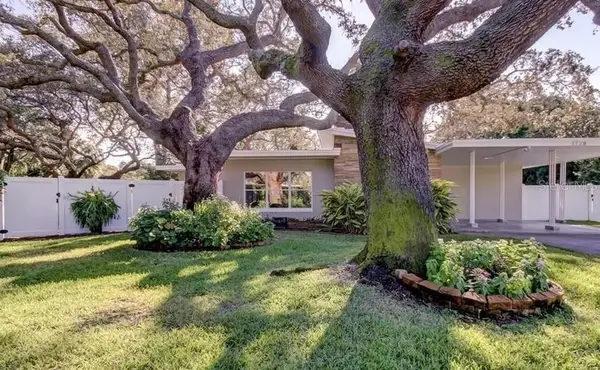 1320 Augusta Lane S, ST PETERSBURG, FL 33707