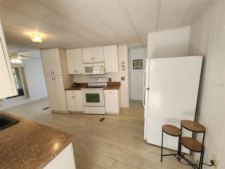 808 53rd Avenue E #9, Bradenton, FL 34203 - Image #3