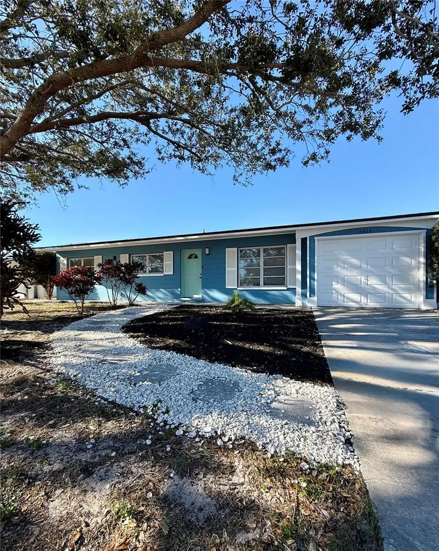 6616 Auburn Avenue, Bradenton, FL 34207 - Image #2
