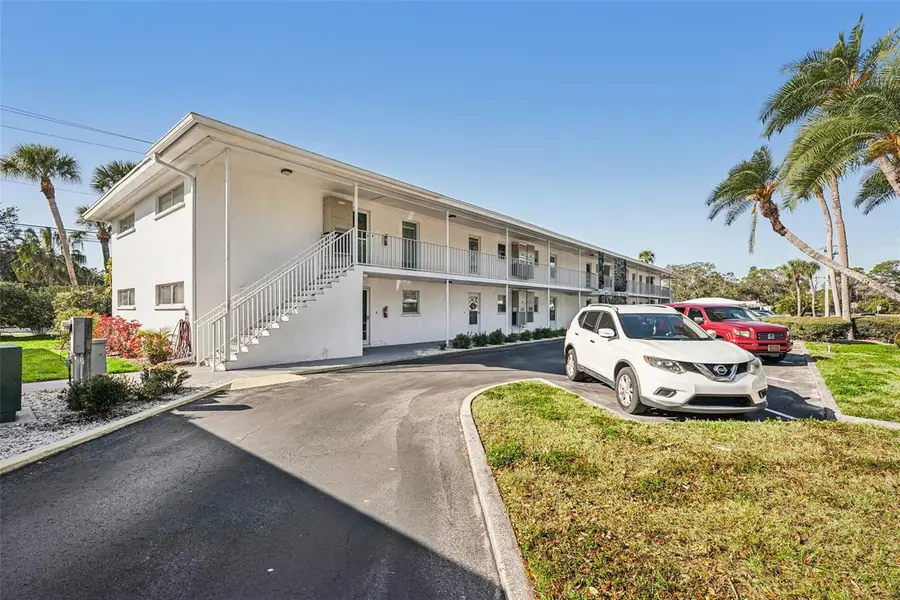 3900 Roxane Boulevard #8B, Sarasota, FL 34235 - Image #2