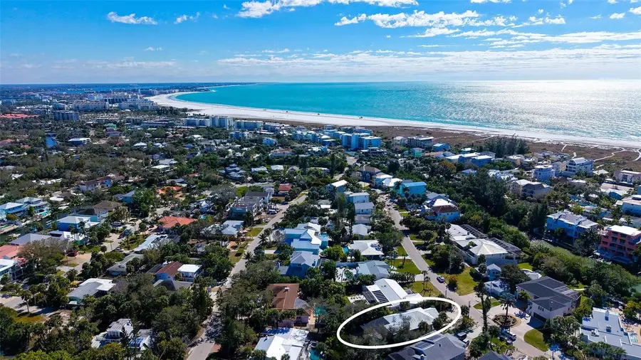 421 Island Circle, Sarasota, FL 34242 - Image #2