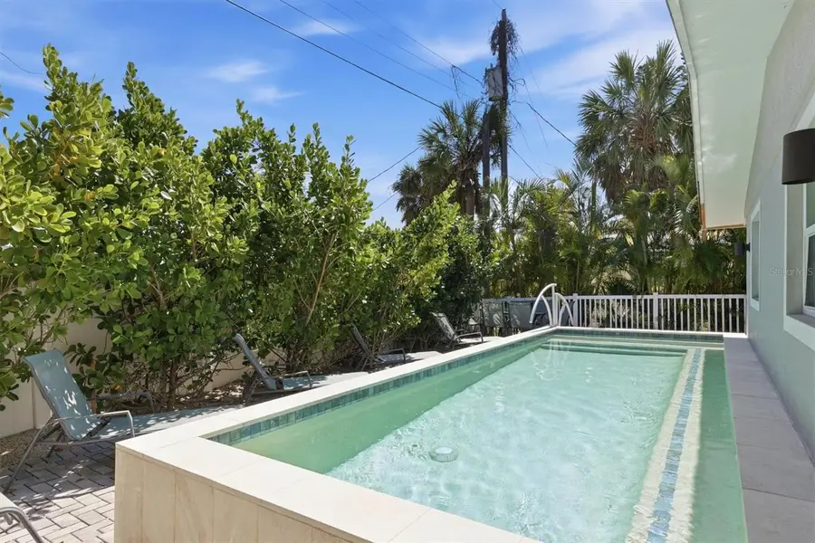 5803 De Palmas Avenue, Holmes Beach, FL 34217 - #3