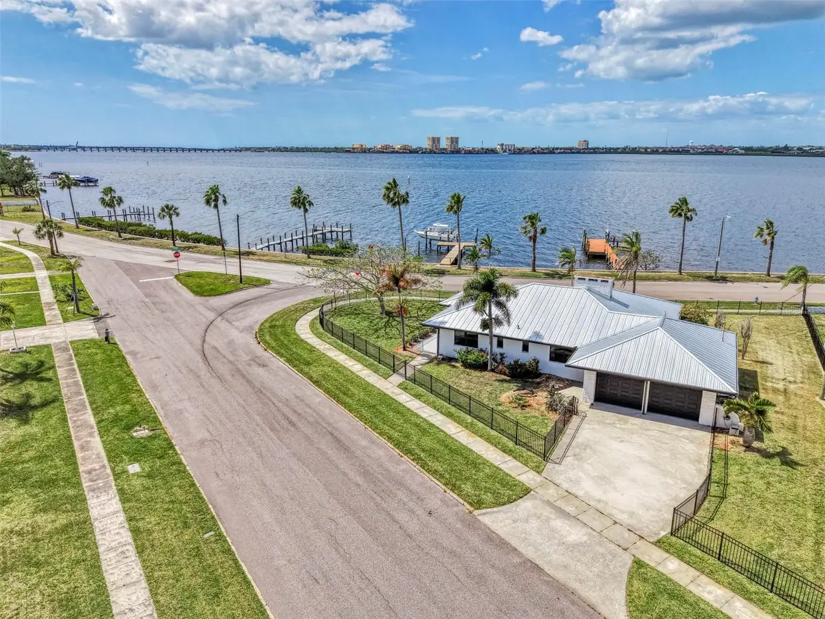 1822 Riverside Drive E, Bradenton, FL 34208 - #1