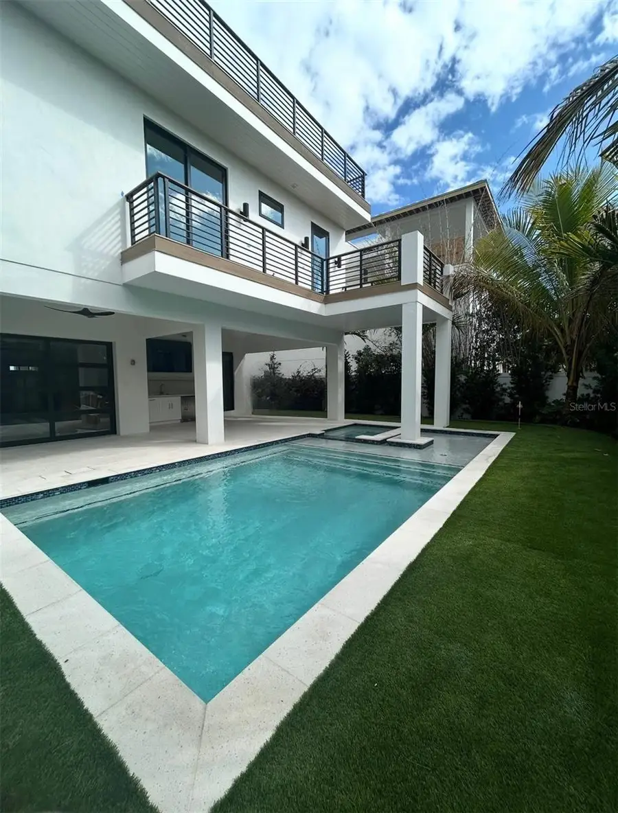 671 Avenida Del Norte, Sarasota, FL 34242 - #2