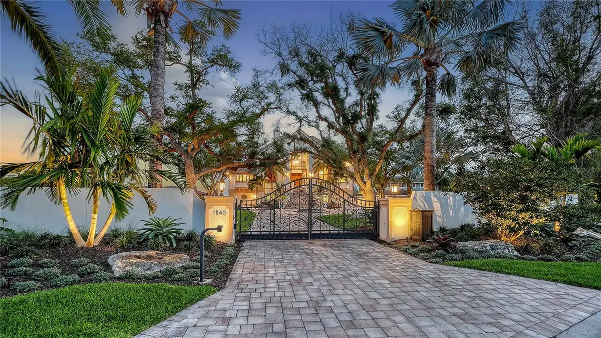1240 Hillview Drive, Sarasota, FL 34239 - #1