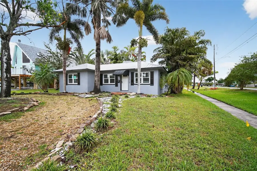 8301 Riverside Drive Ne, Saint Petersburg, FL 33702 - #2