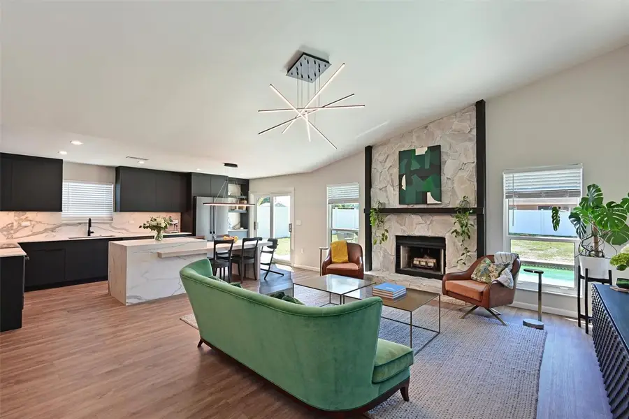 910 Plum Tree Lane, Sarasota, FL 34243 - #2