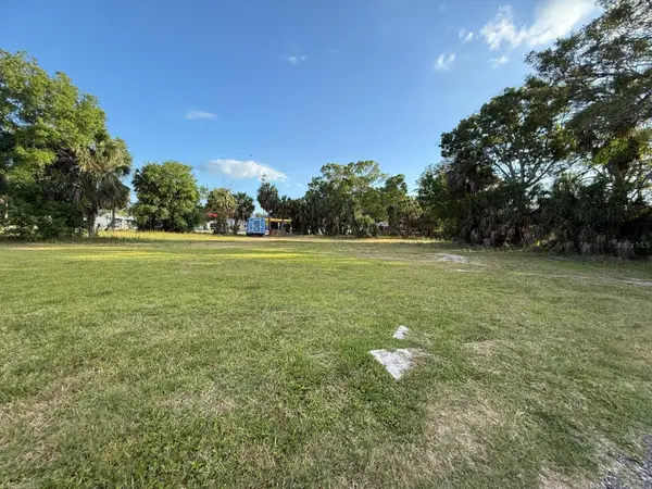 3733 6th Street S, ST PETERSBURG, FL 33705