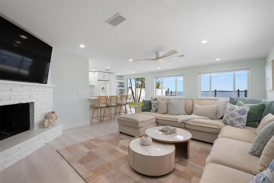 118 9th Street N, Bradenton Beach, FL 34217 - #3