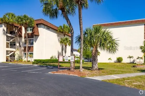 208 NE Monroe Circle N #307, ST PETERSBURG, FL 33702