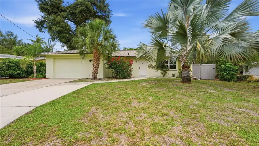 6233 Rockefeller Avenue, Sarasota, FL 34231 - #2