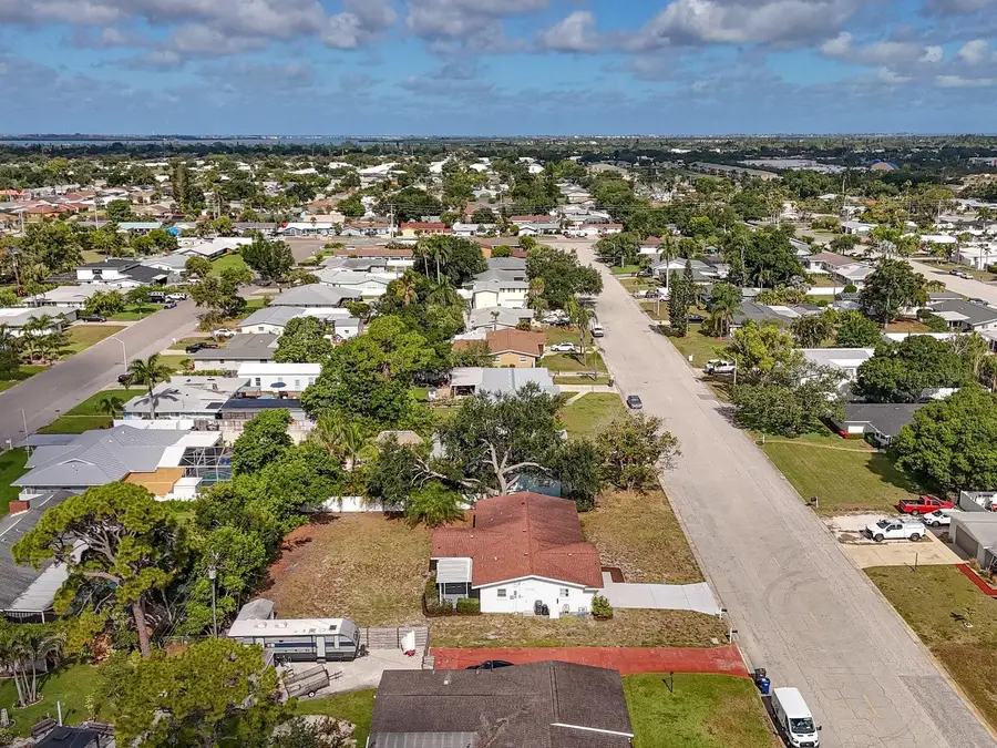 5605 9th Avenue Drive W, Bradenton, FL 34209 - #2
